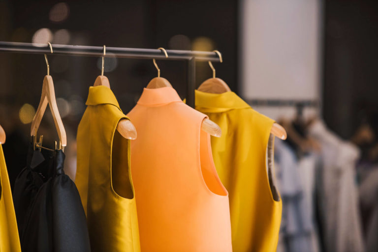 Vêtements sur ceintre