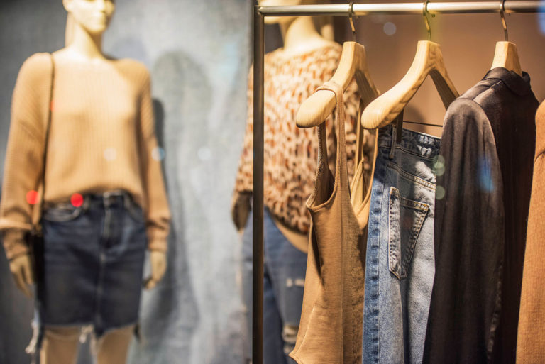 Vitrine et penderie
